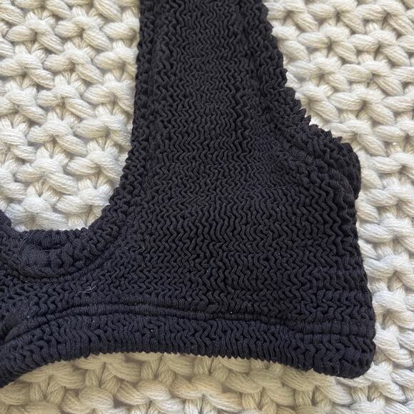 Skatie• ‘Sami’ SUPERSTRETCH Bikini Top in Black - Picture 15 of 16